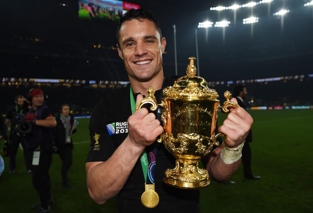Dan Carter with the Webb Ellis Trophy October 2015