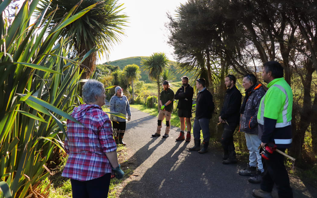 Kāpiti Coast District Council staff and contractors learn from Margaret Jackson and Brenda Tuuta.