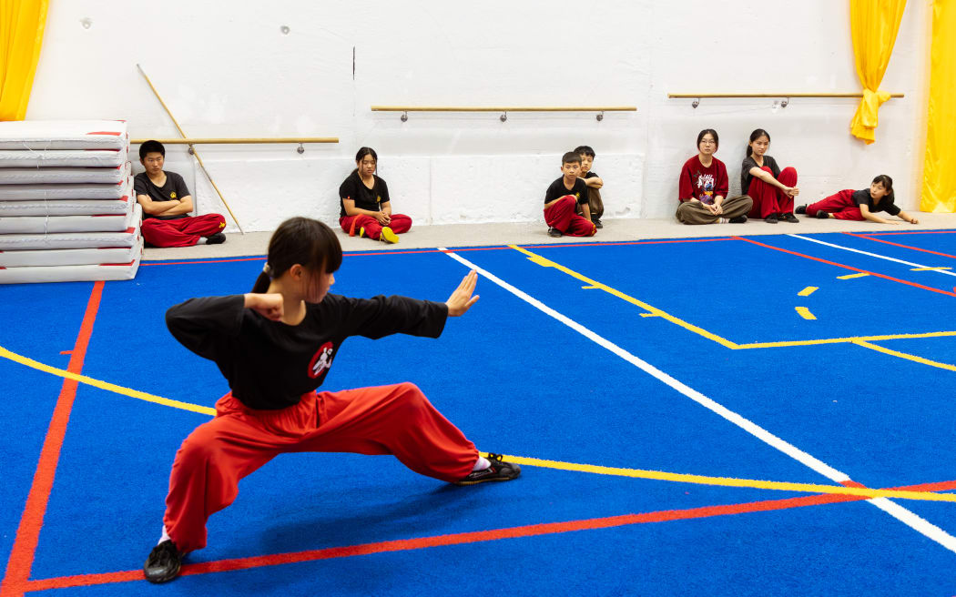 Shi Yanzi's students are learning Shaolin Kung Fu.