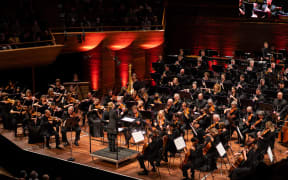 Gemma New conducting NZSO in Ravel's Bolero at the 75th Jubilee Concert