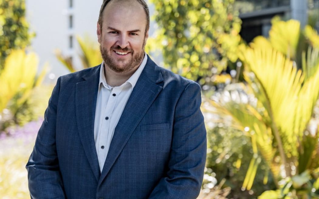 Two-term councillor Brady Dyer is announcing he will run for Mayor of Lower Hutt as an independent candidate.