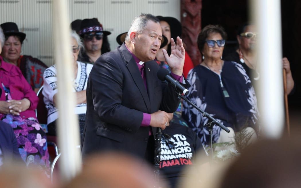 Anglican Bishop Kitohi Pikaahu leads karakia as a delegation including representatives from Kīngitanga, Rātana, Parihaka and Te Pāti Māori are welcomed on to Te Whare Rūnanga at the Treaty grounds, on 4 February, 2024.