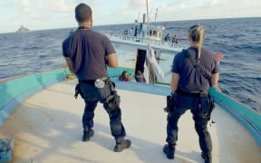 HMNZS Te Kaha participating in Operation Haku. Onboard suspect Dhow.