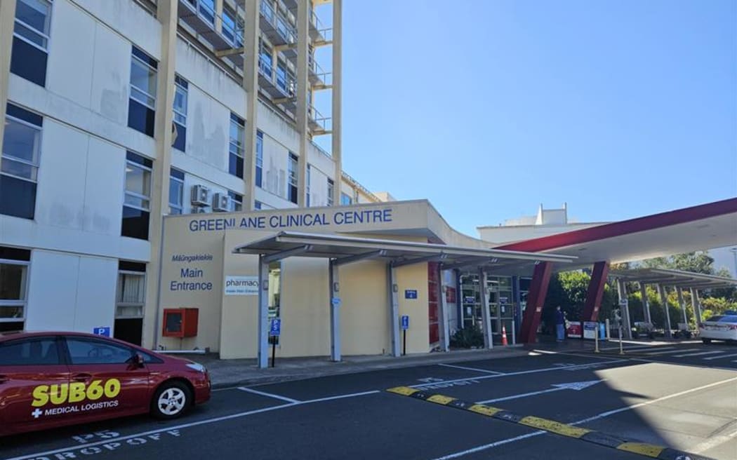 The main entrance of Greenlane Clinical Centre.