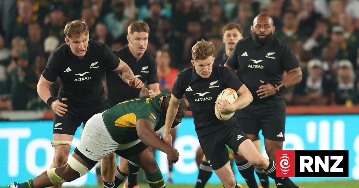 Damian McKenzie makes a run
