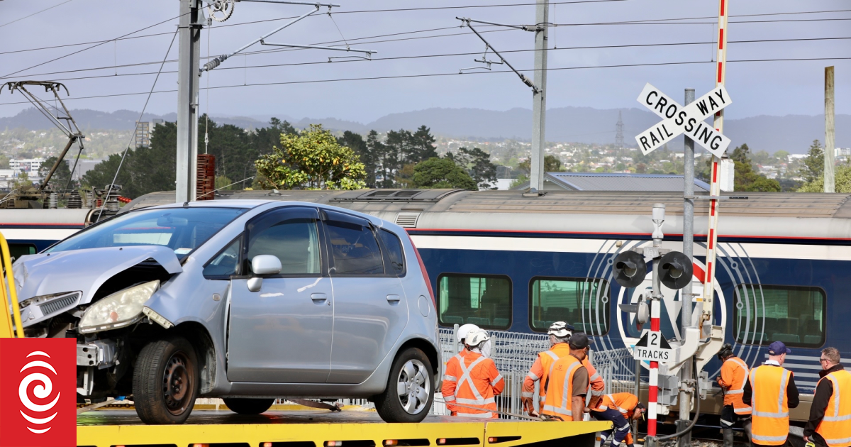 Trips cancelled on Auckland's western line as train hits car