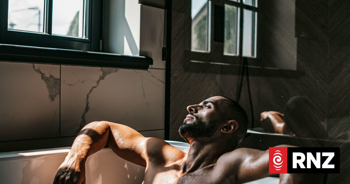 Are hot baths or saunas better for you?