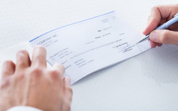Cheque.
