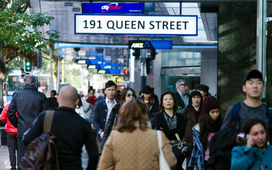 Auckland pedestrians queen street generic