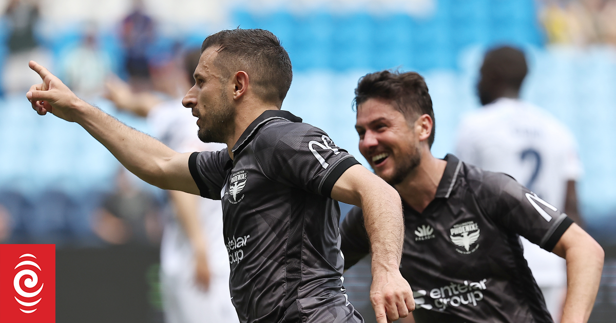 Kosta Barbarouses Leads Wellington Phoenix to 1-0 Victory Over Melbourne Victory in A-League Clash