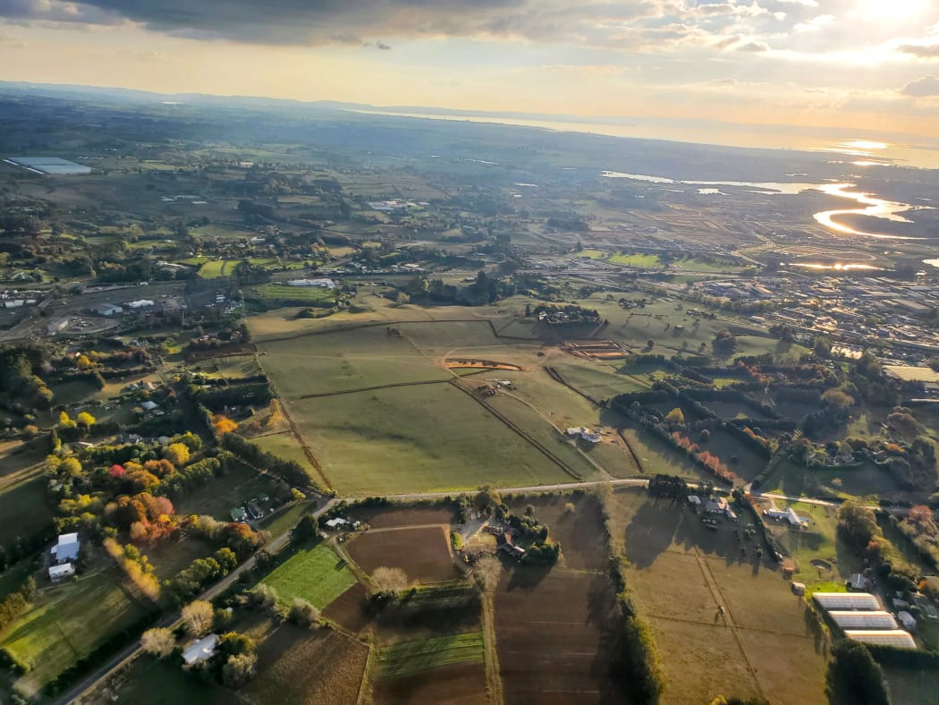 An aerial photo of the 95 hectares Kiwi Property has been given approval to rezone. It runs along the boundary with Brookfield Rd in the bottom left of the image out to the Hingaia Stream, which runs parallel to the Southern Motorway in the middle of the photo and along Great South Rd to the right.