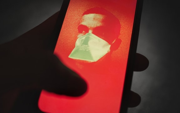 Illustration of thermal photography through a telephone during the period of confinement during the coronavirus pandemic, covid-19. Thursday April 30, 2020.