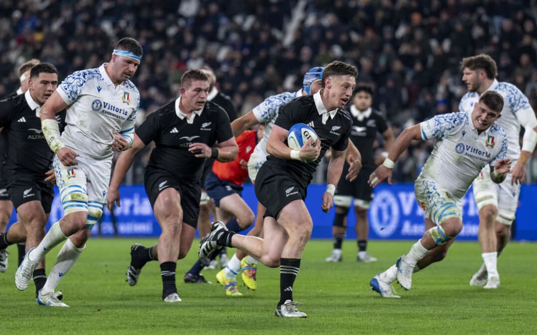 Cam Roigard runs the ball to score a try during All Blacks v Italy Northern Tour match, Allianz Stadium, Turin.