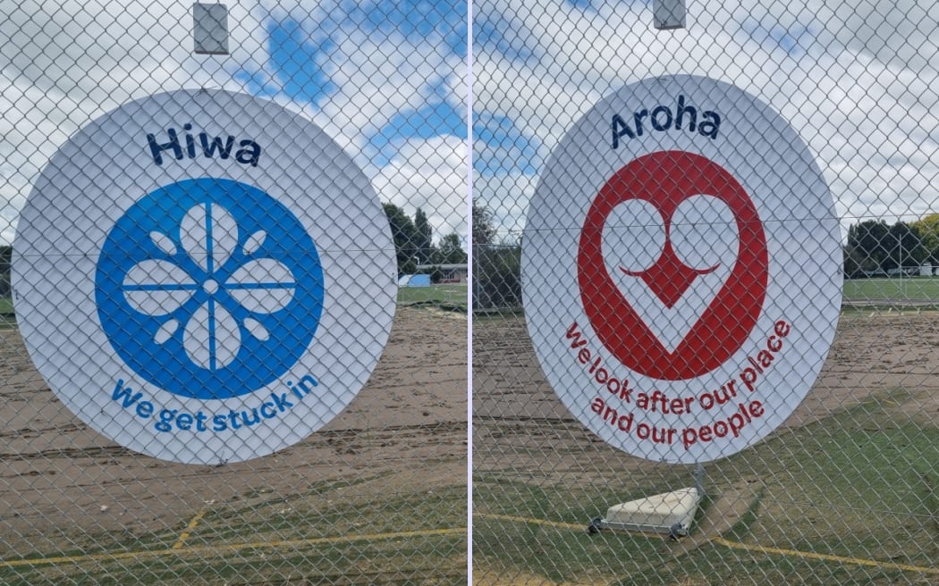 Waipawa primary school fence has signs which display the school's values.