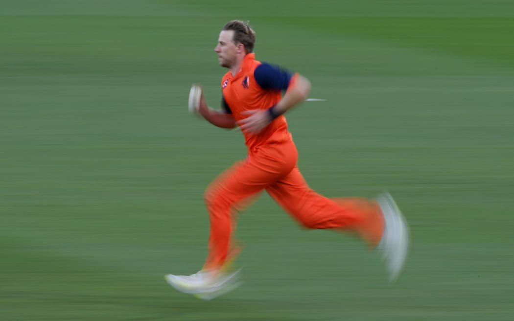 Netherlands Logan van Beek bowls.