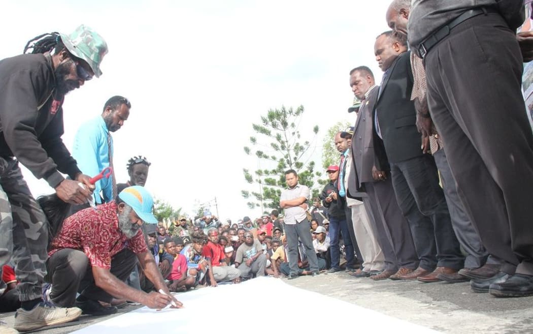 Papuan petition handed over to local representatives in Wamena on 10 December 2016