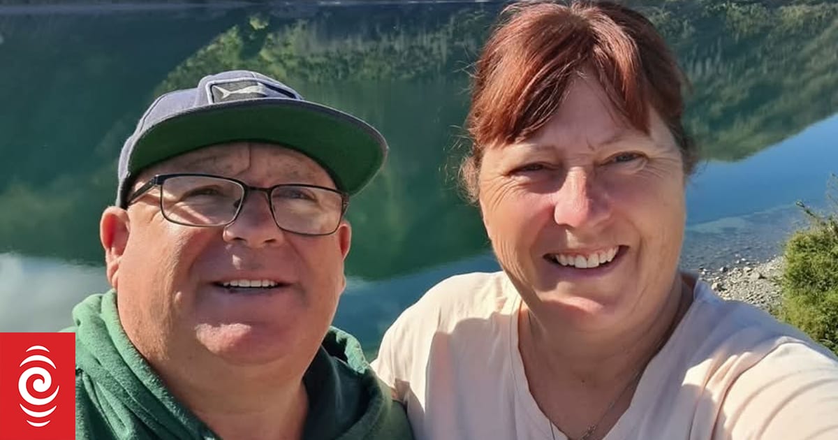 'We'd be bored just sitting in a house all day': The couple caravanning around New Zealand