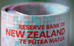 New Zealand dollars with Reserve Bank of New Zealand text.