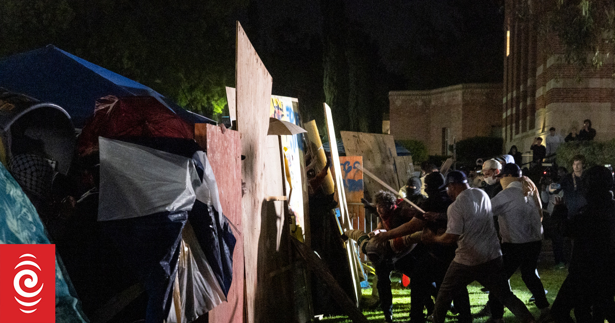 US campus protests: Israel supporters attack pro-Palestinian camp in LA, 300 arrests in NY - Vimarsana News