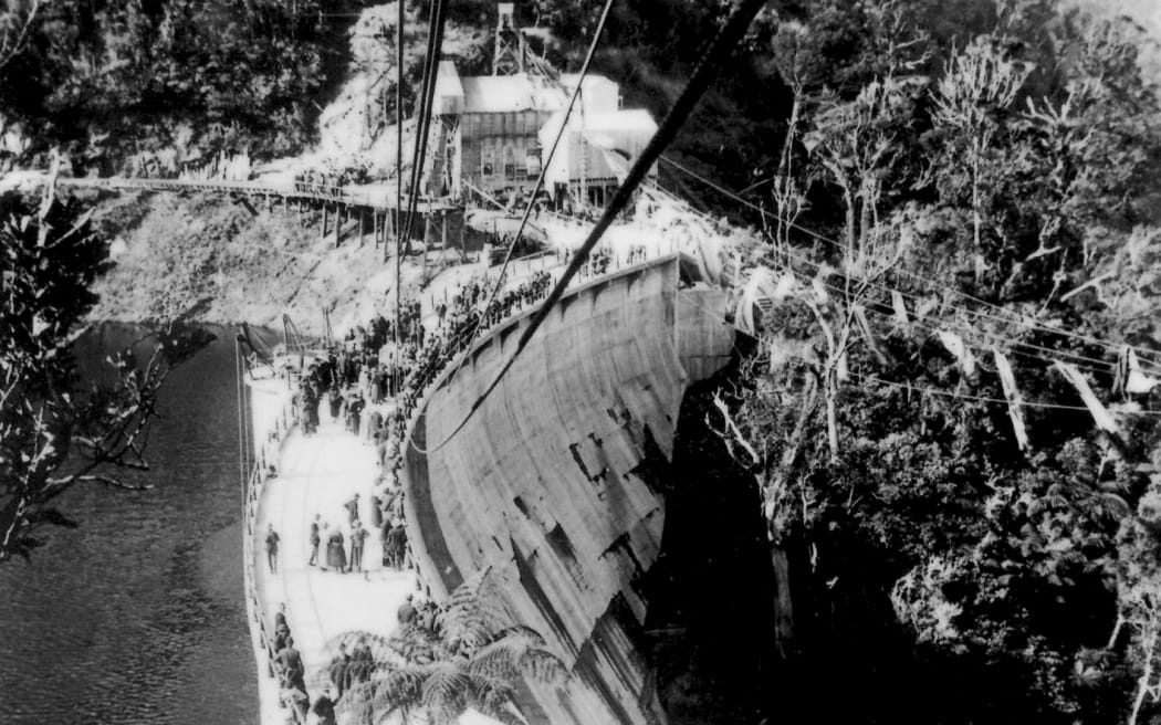 Upper Nihotupu Dam in 1923.