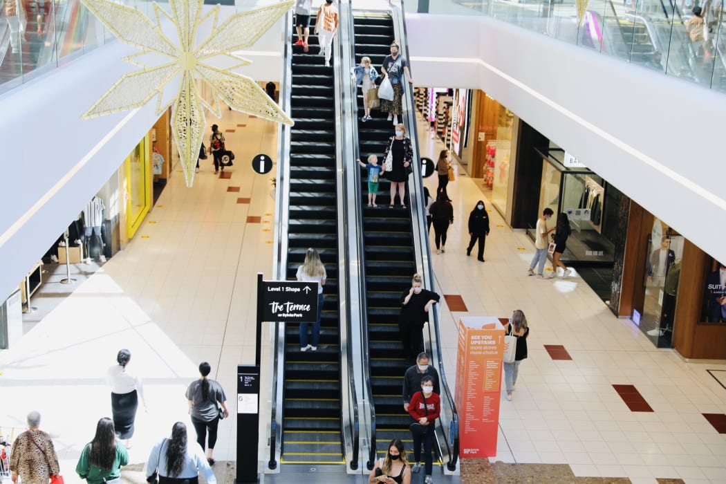 Aucklanders visiting the mall as retail shops re-open