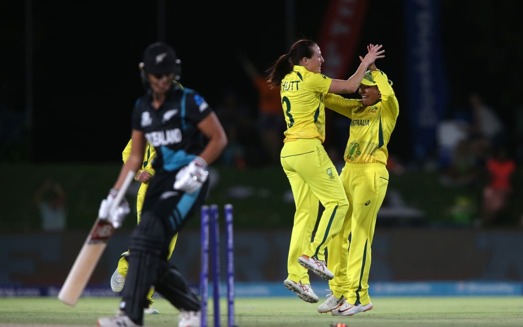 Megan Schutt of Australia is congratulated by Alana King of Australia for bowling Suzie Bates of New Zealand during the 2023 ICC Women's T20 World Cup match between Australia and New Zealand held at Boland Park in Paarl on 11 February 2023 © Shaun Roy/BackpagePix