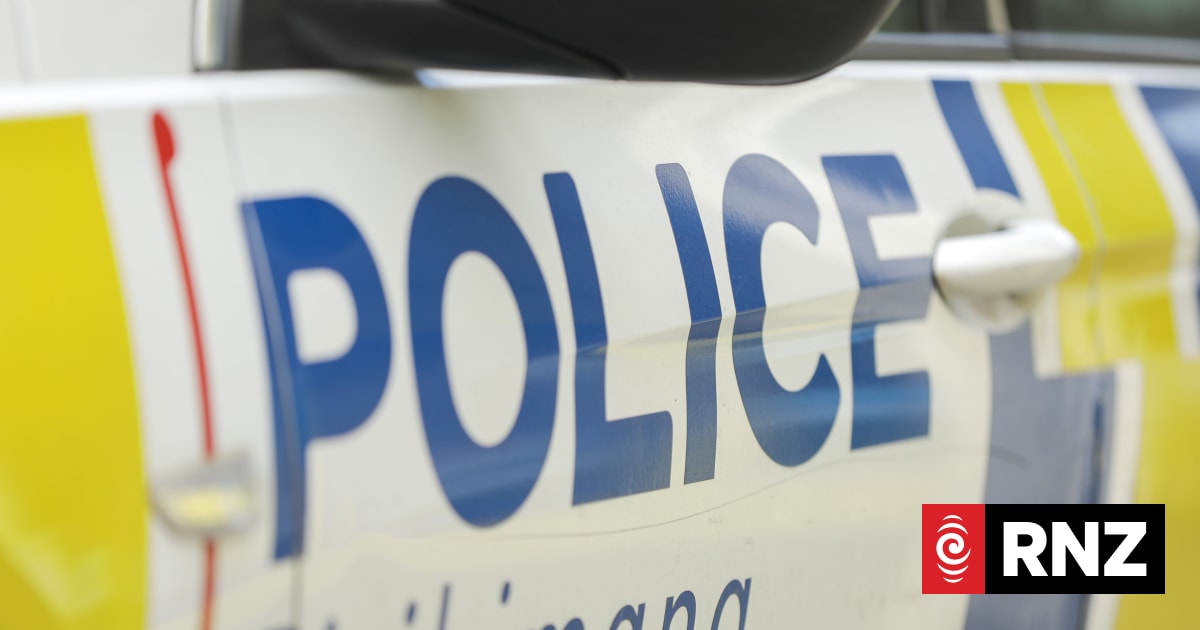 Crash blocks State Highway One southbound lane near Tawa
