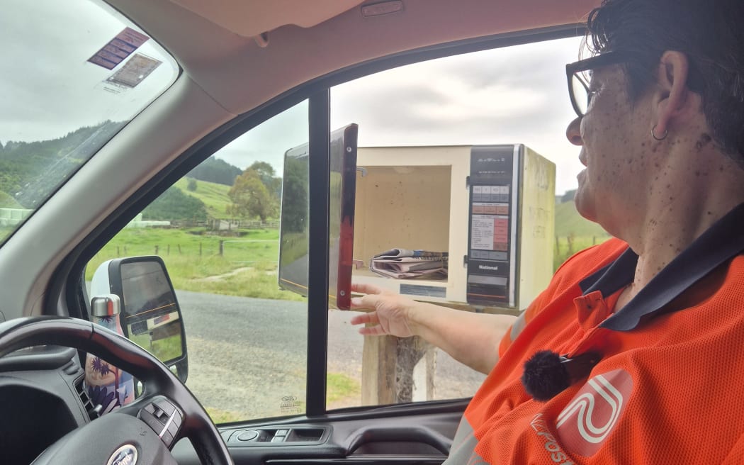 Tracy's favourite mailbox - made out of an old microwave.
