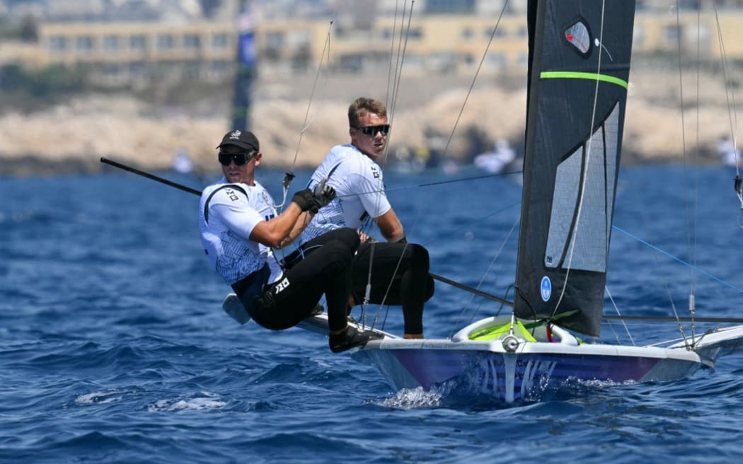 New Zealand's Isaac Mchardie and New Zealand's William Mckenzie compete in Race 1 of the men’s 49er skiff event during the Paris 2024 Olympic Games sailing competition at the Roucas-Blanc Marina in Marseille on July 28, 2024. (Photo by NICOLAS TUCAT / AFP)