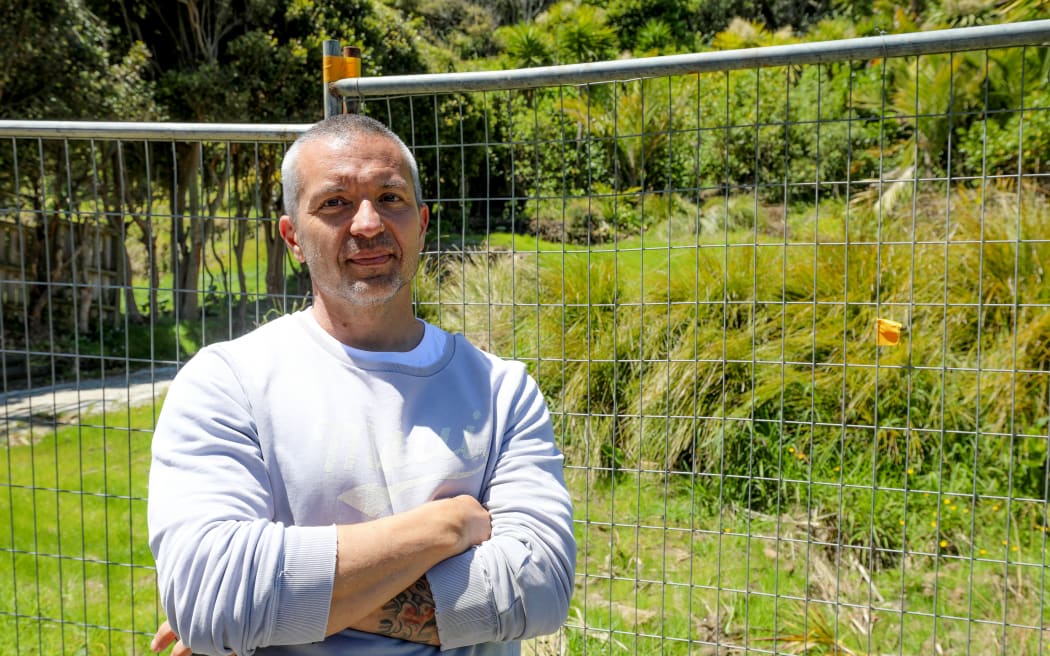 Erik Engstrom, Muriwai resident