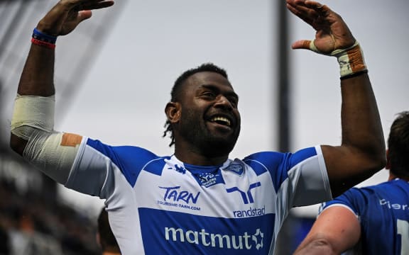 (FILES) Castres' Fiji wing Josaia Raisuqe celebrates after scoring a try during the French Top14 rugby union match between Castres Olympique and Rugby Club Toulonnais (Toulon) at The Pierre-Fabre Stadium in Castres, south-western France, on April 22, 2023. Josaia Raisuqe died on May 8, 2025 in a car accident after being hit by a train, according to the club, confirming information reported by the Rugbyrama website. (Photo by Valentine CHAPUIS / AFP)