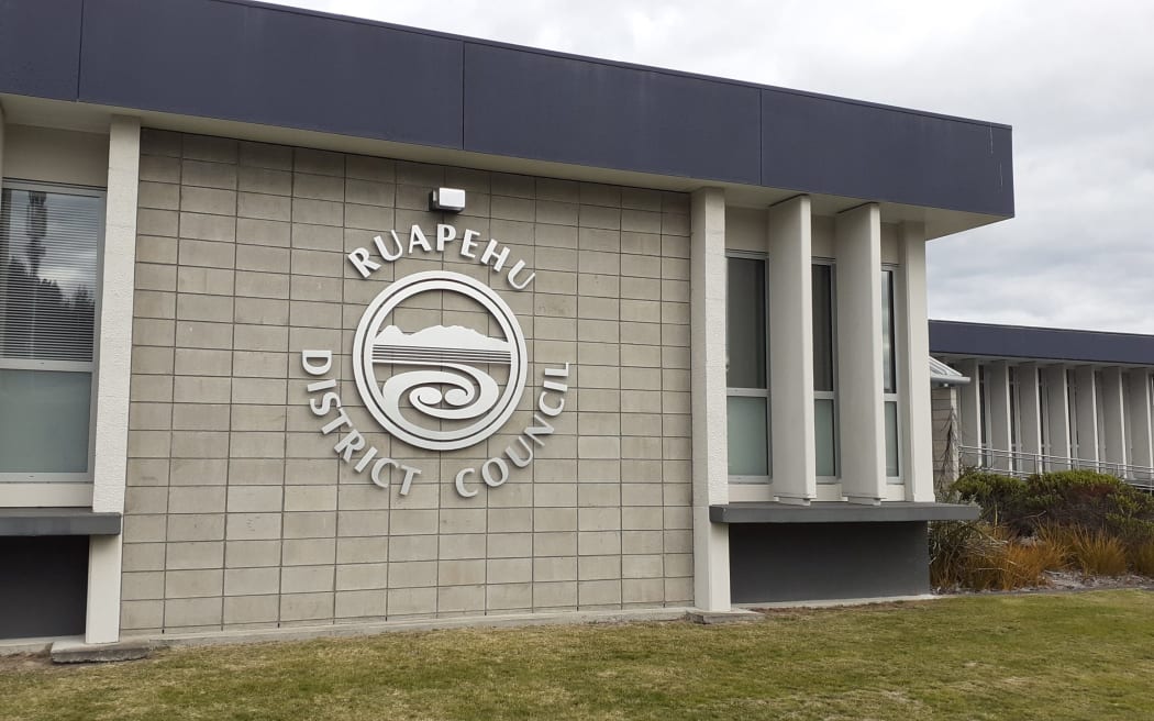 Two Ruapehu district councillors have announced their mayoralty bids ahead of October's local body elections.