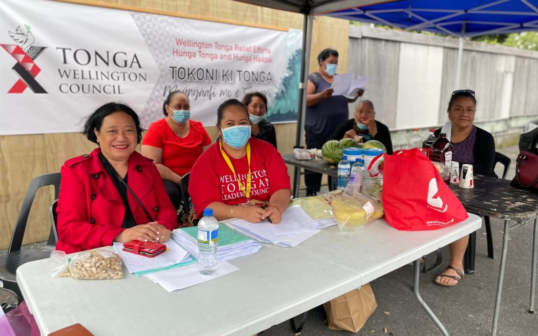 (L) The General Manager of the Council, Tae Moala-Mafi Tu'inukuafe