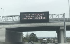 A Covid-19 travel warning on an Auckland motorway sign on 18 August.
