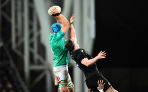 Ireland's Tadgh Beirne in a line out against the All Blacks in Dunedin.


image credit Blake Armstrong / www.photosport.nz
