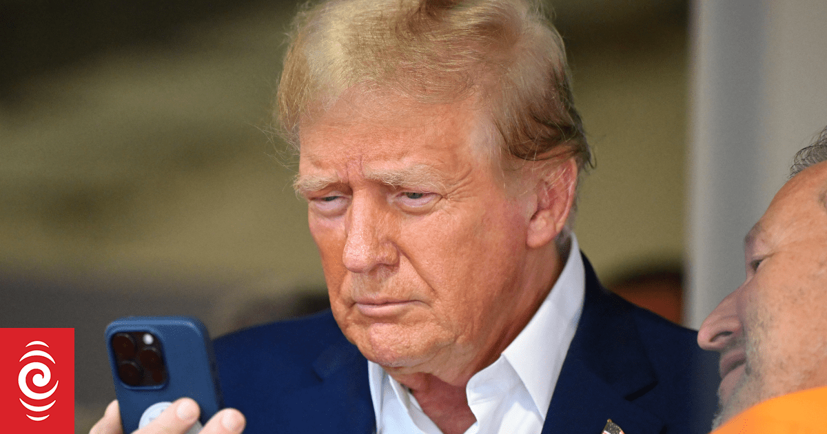 トランプ氏は合意が検討されればTikTokが「暗転」するのを防ぐだろうと顧問が語る