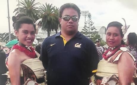 Sunia Ungounga with his two daughters