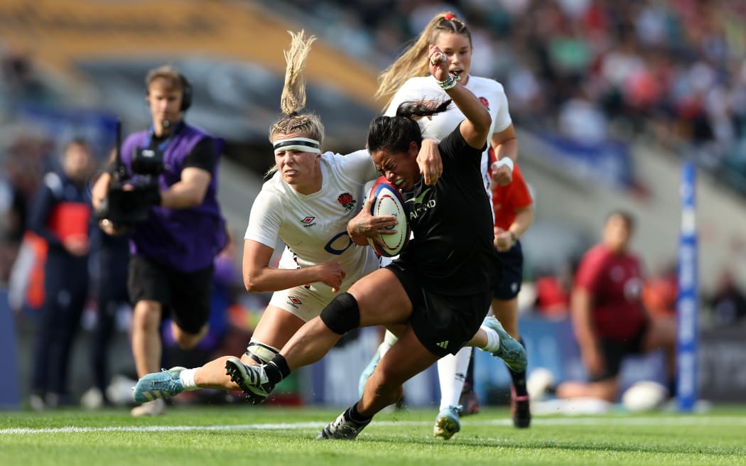 Ayesha Leti-I'iga of New Zealand is tackled by Zoe Aldcroft of England.
