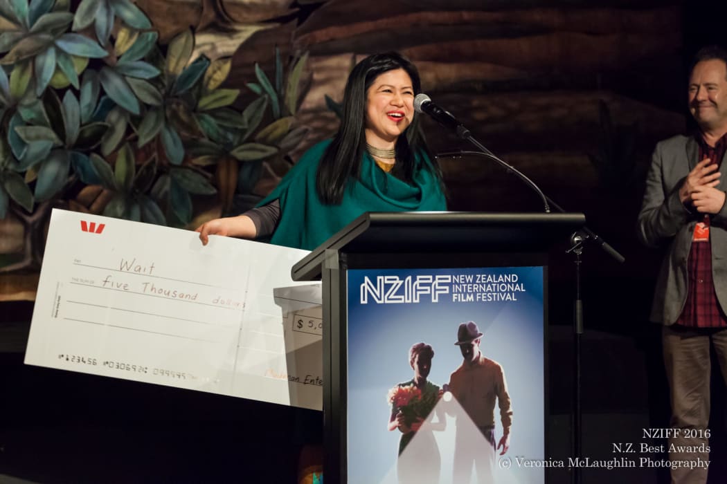 Yamin Tun accepts her Madman Ent Prize