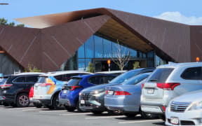 Thousands of people have flocked to Auckland's newest mall - Mānawa Bay - as it opens.