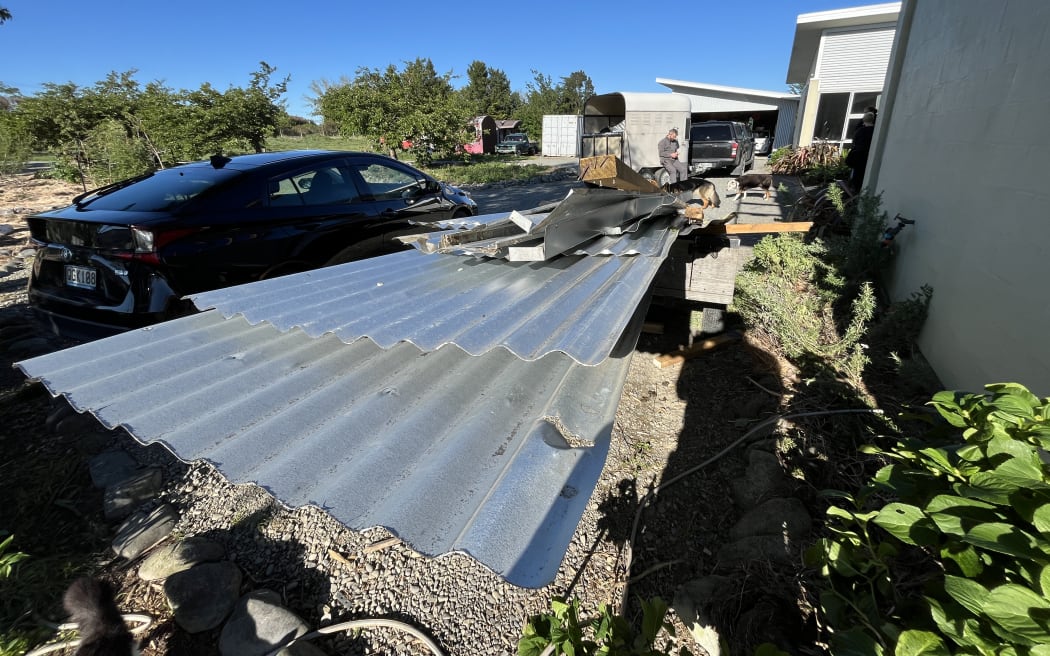Canterbury weather: Oxford house loses roof 24 Oct 2025