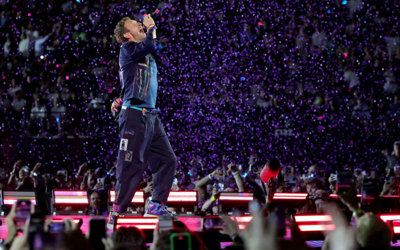 Couple go viral after hiding from kiss cam at Coldplay concert | RNZ