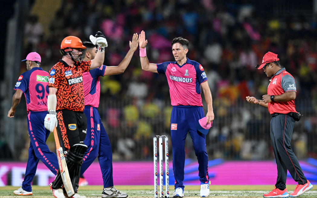 Rajasthan Royals' Trent Boult (2R) celebrates with teammates after taking the wicket of Sunrisers Hyderabad's Aiden Markram during the Indian Premier League (IPL) Twenty20 second qualifier cricket match between Sunrisers Hyderabad and Rajasthan Royals at the MA Chidambaram Stadium in Chennai on May 24, 2024. (Photo by R.Satish BABU / AFP) / -- IMAGE RESTRICTED TO EDITORIAL USE - STRICTLY NO COMMERCIAL USE --