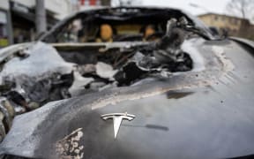 dpatop - 14 March 2025, Berlin: A burnt-out Tesla car stands in the Steglitz district of Berlin. Four Teslas are suspected to have been set on fire in Berlin last night. They may have been arson attacks by extremists. The State Security Department of the State Criminal Police Office (LKA), which is responsible for political offenses, is investigating. According to the police, a political motive on the part of the perpetrators cannot be ruled out. Photo: Christophe Gateau/dpa (Photo by Christophe Gateau / DPA / dpa Picture-Alliance via AFP)