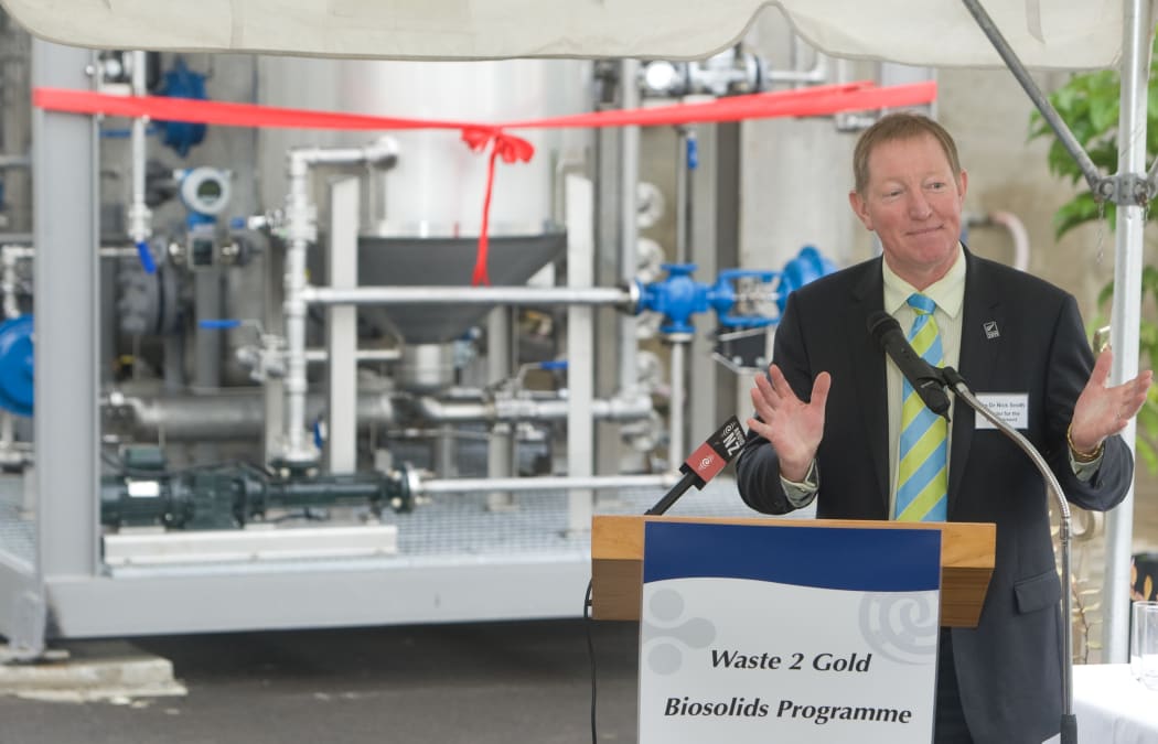 Then-Environment Minister Nick Smith Waste 2 Gold pilot plant opening in 2011