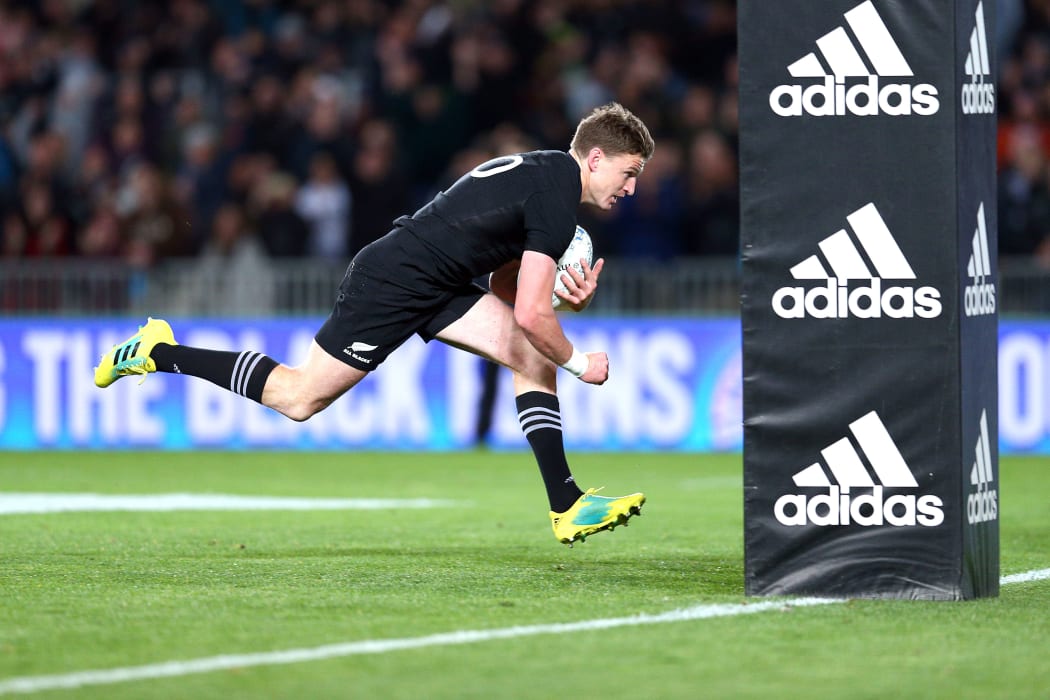 Beauden Barrett scores a try.