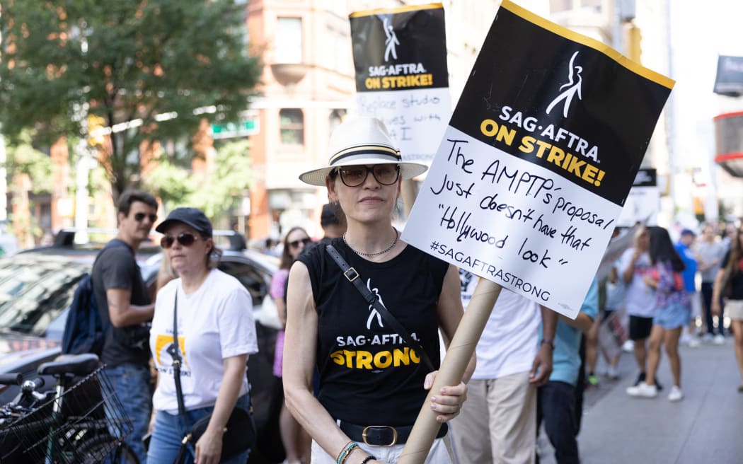 Julianna Margulies is seen walking the picket line during WGA and SAG-AFTRA union members and supporters picket, and around the block from Netflix and Warner Bros. Discovery, Day 100 of the WGA strike, August 9, 2023. Photo Vanessa Carvalho (Photo by VANESSA CARVALHO / BRAZIL PHOTO PRESS / Brazil Photo Press via AFP)