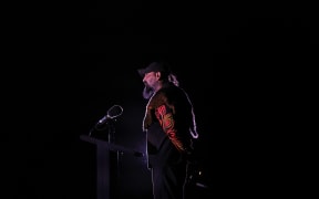 Bunurong Elder Mark Brown delivers a welcome to country ceremony during the ANZAC (Australian and New Zealand Army Corps) Day dawn service at the Shrine of Remembrance, to remember soldiers who have died in the line of duty, in Melbourne on April 25, 2025. Dawn services were held across the two countries on the anniversary of the ill-fated 1915 campaign of the Australian and New Zealand Army Corps that left 11,500 of them dead in what is now Turkey during World War I. (Photo by Martin KEEP / AFP)