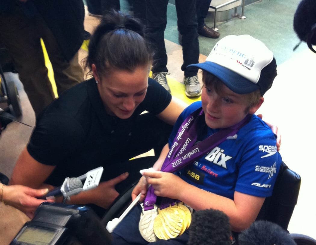 Jaden Movold with Paralympian swim star Sophie Pascoe.