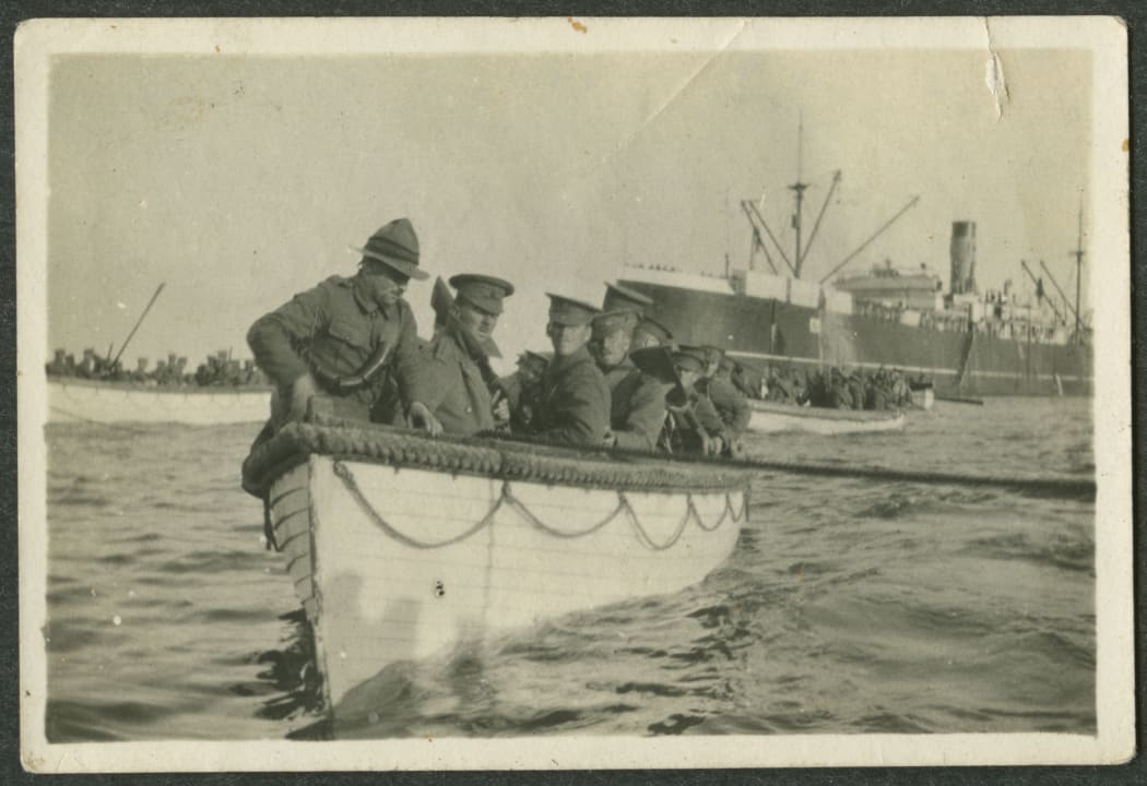 Boatload of New Zealand soldiers heading for Gaba Tepe, Gallipoli, Turkey
